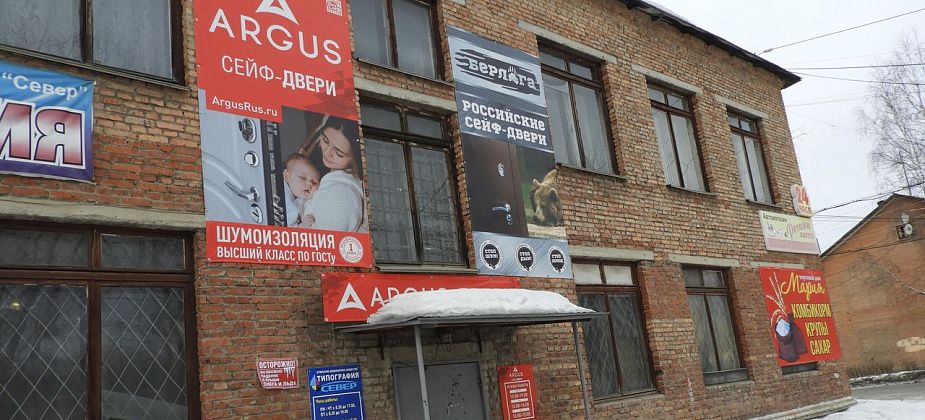 Карпинский магазин дверей собрал деньги с клиентов и «закрылся». Предприниматель не отвечает