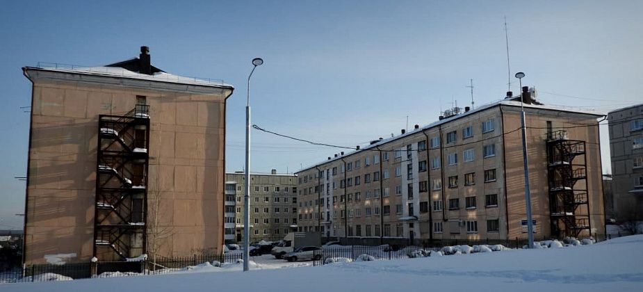 Карпинская мэрия выселила неплательщика из нормальной квартиры в общежитие