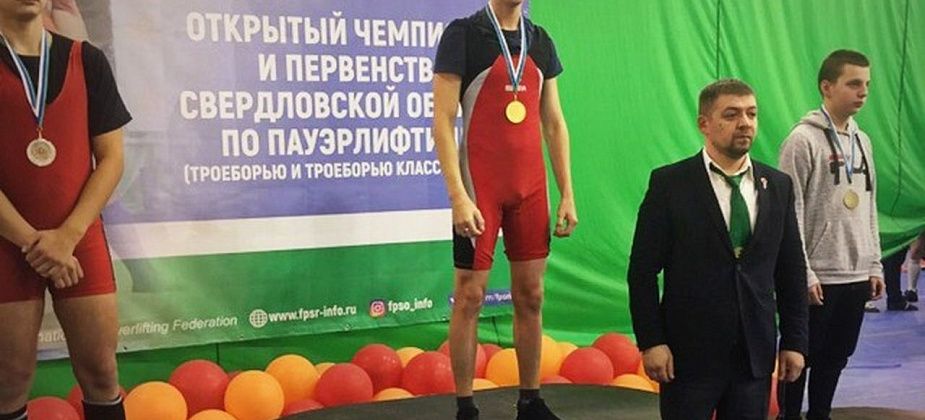 Карпинец взял "золото" в областном первенстве по пауэрлифтингу