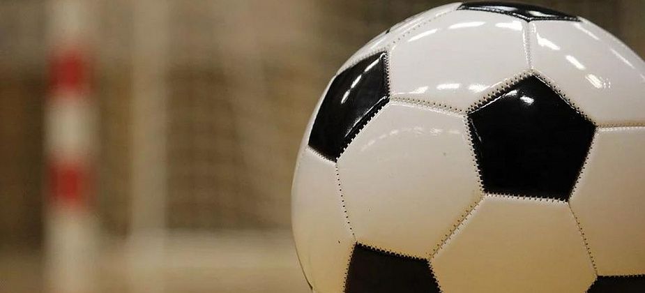 Карпинские футболисты-любители вновь закончили тур с одной победой и одним поражением