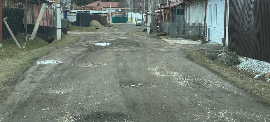 Жители частного сектора в северной части Карпинска просят властей подсыпать их улицы щебнем