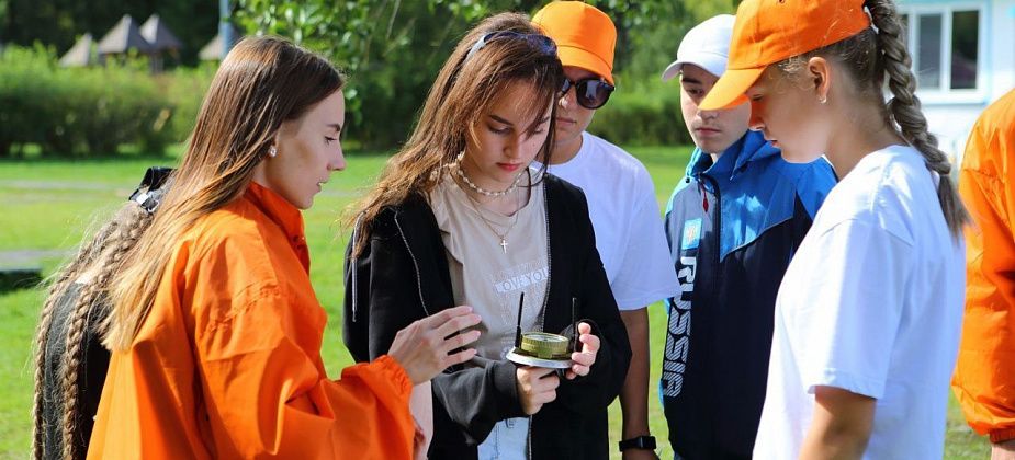 В «Светлячок» приехали волонтеры «Полиметалла» и рассказали детям о «золотых» профессиях 