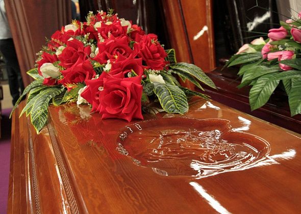 Траурный этикет. Чего лучше не делать во время похорон, а какое поведение приветствуется?