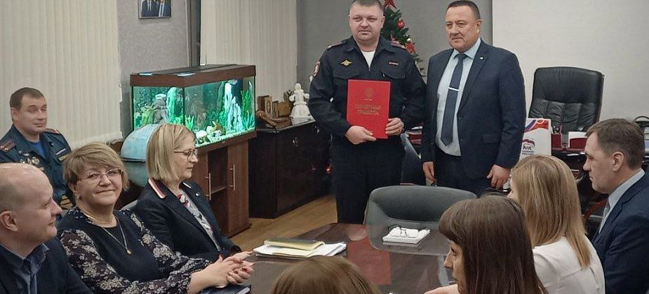 Начальник полиции Карпинска получил грамоту главы