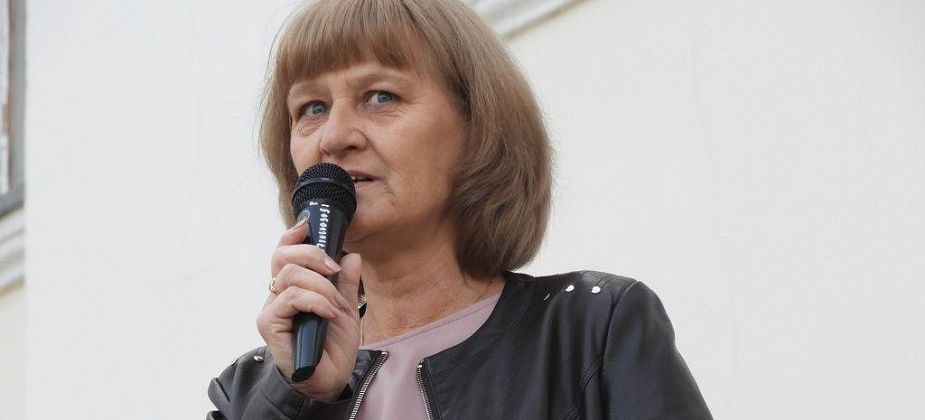 Директор карпинской школы удостоена почетной грамоты от ЗакСо Свердловской области