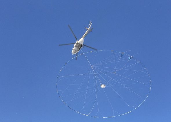 Зачем над Краснотурьинском и Карпинском летает вертолет?