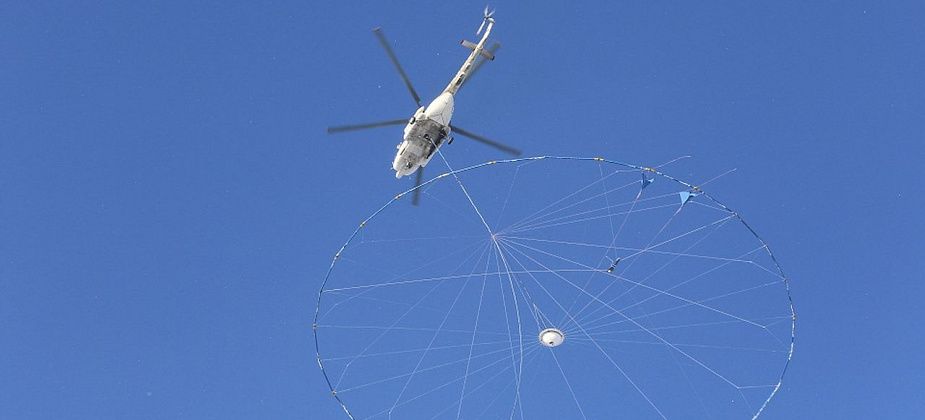 Зачем над Краснотурьинском и Карпинском летает вертолет?