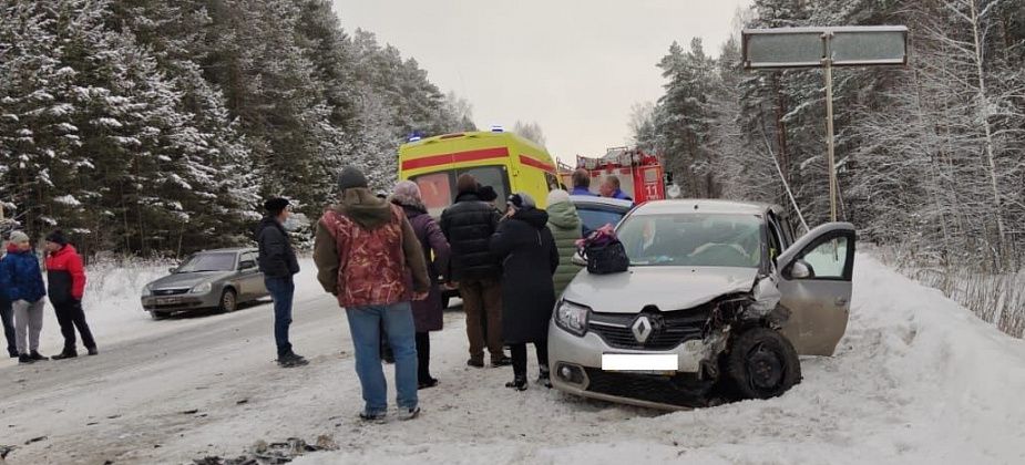 На трассе рядом с Карпинском произошло ДТП. Есть пострадавший