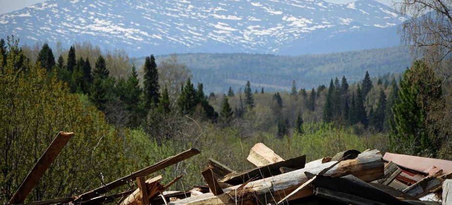 В карпинских лесах нашли обломки нескольких космических аппаратов