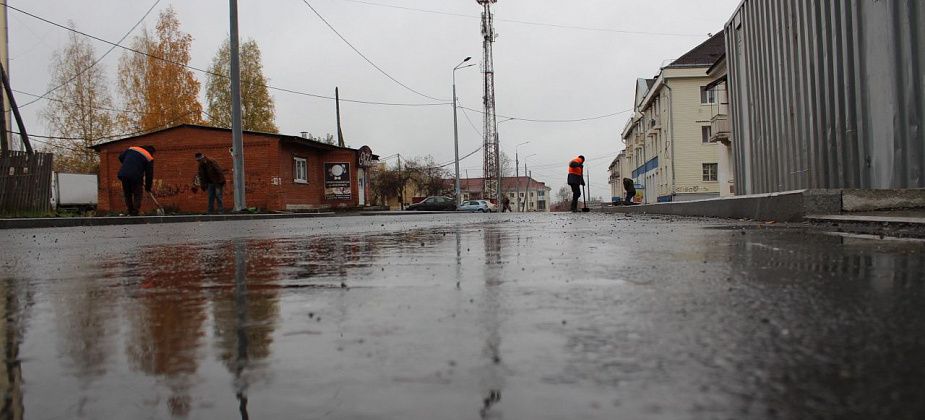 На улице Свердлова стало больше асфальта