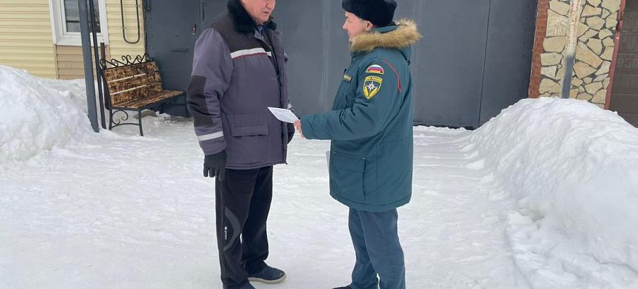Спасатели напомнили жителям частного сектора о правилах пожарной безопасности