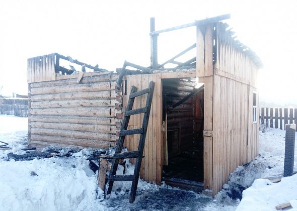 В Карпинске горела новая частная баня, которая была построена с нарушениями. Теперь хозяину грозит штраф