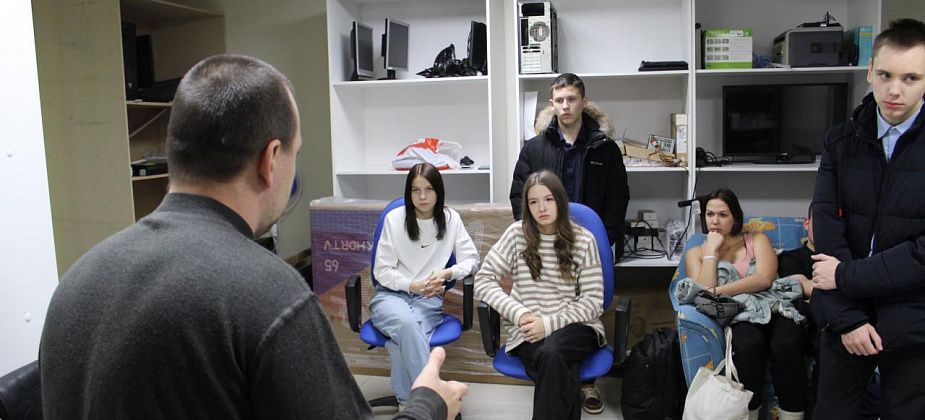 Карпинским школьникам показали, как работает комиссионный магазин и дали советы по ведению ИП