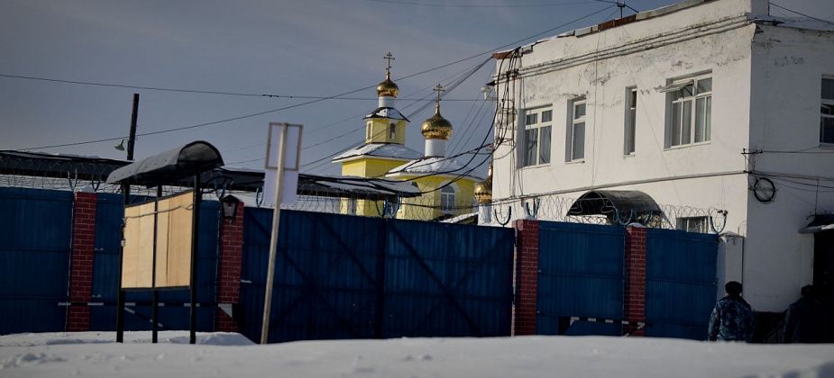 Карпинский суд лишил свободы бывшего замначальника ИК-3. Условно