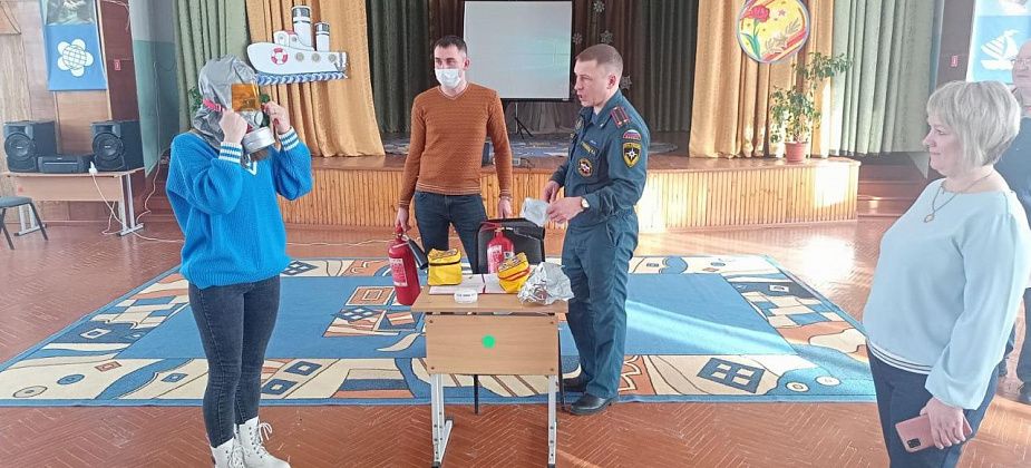 Отдел надзорной деятельности провел занятия с персоналом Карпинского ДДИ