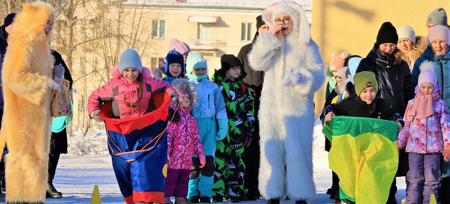 В Карпинске празднично попрощались с ледовым городком