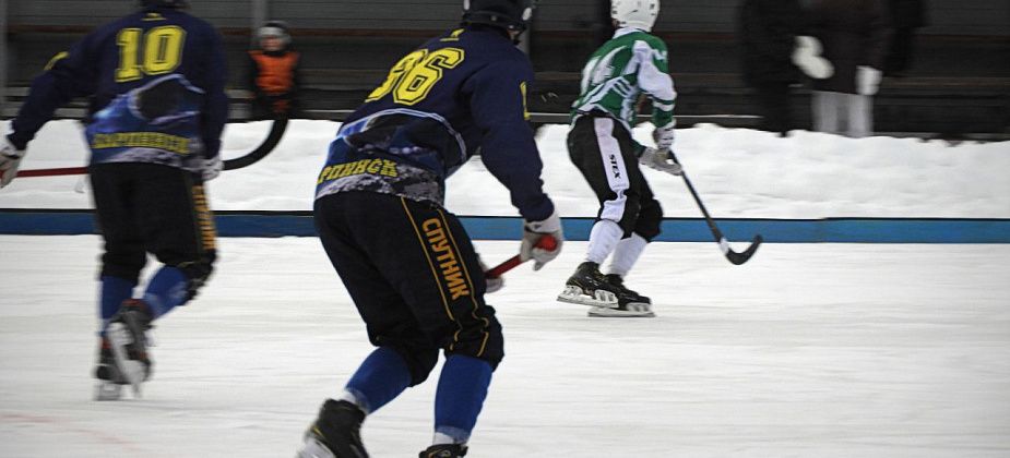 Завтра на карпинском стадионе взрослый «Спутник» встретится с победителями прошлого сезона