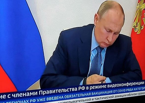 Путин объявил нерабочие дни с 30 октября по 7 ноября с сохранением зарплат