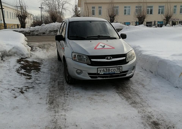 В ГАИ прокомментировали ситуацию с водителями, которые паркуются у подъездов частных домов