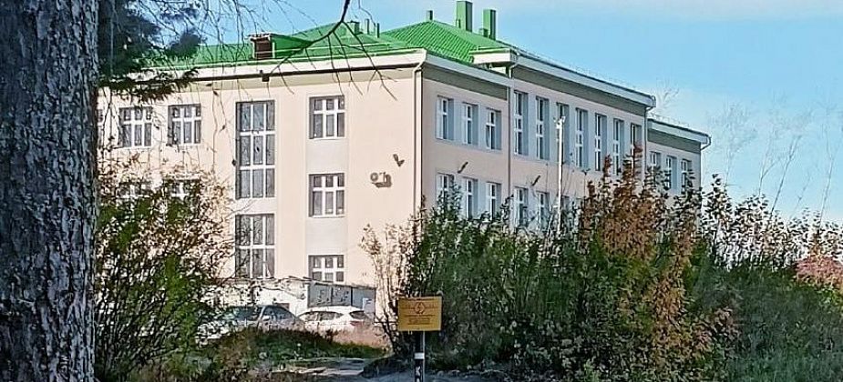 Мэр Карпинска оценил, как идет капремонт здания бывшей школы №38