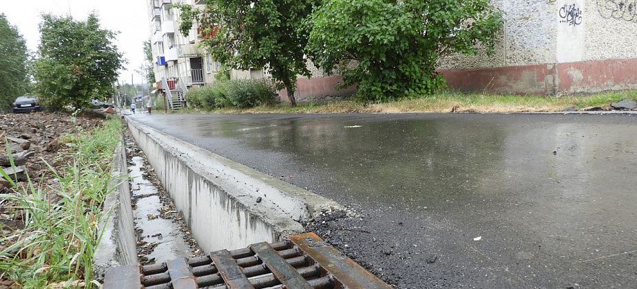 На улице Карпинского заменят лотки для отвода воды