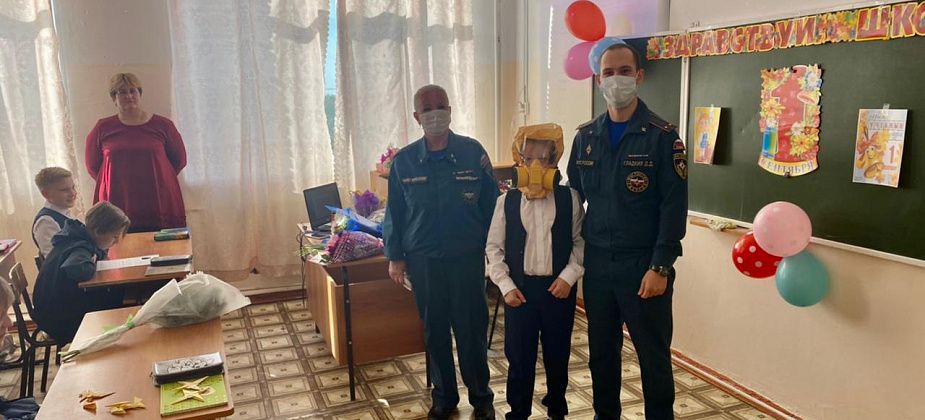 Карпинские пожарные провели в школе №2 урок ОБЖ