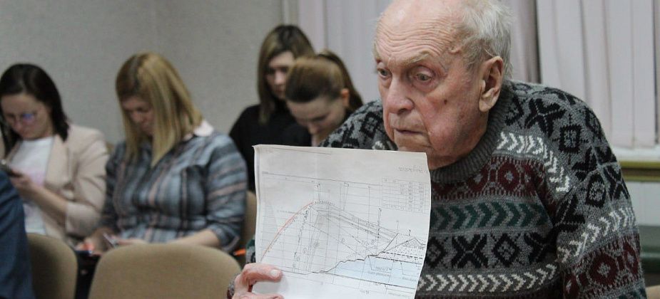 Апполон Воложенинов вновь поднял вопрос о переносе канализации от борта разреза. Что ответил мэр