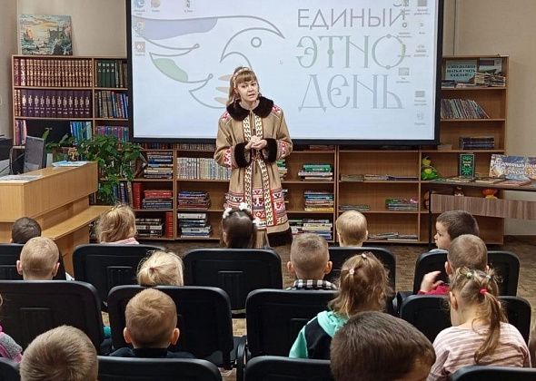 В Карпинске библиотекари рассказали детсадовцам о народах Урала