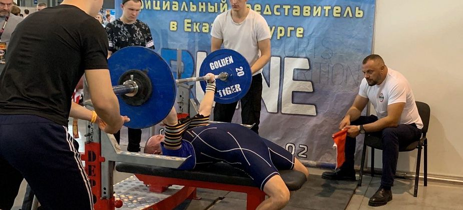 Карпинские спортсмены стали победителями на международном чемпионате по жиму штанги 