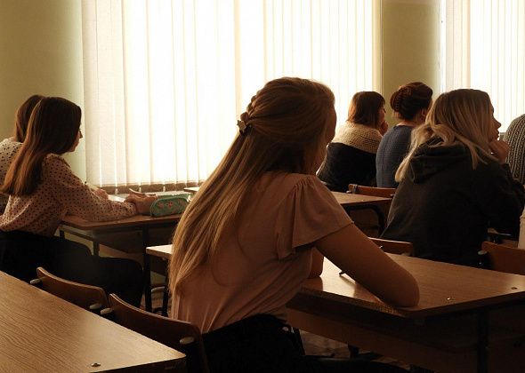 Путин поручил сократить количество контрольных и проверочных работ для школьников