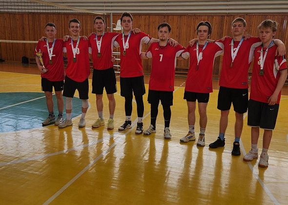 Карпинские волейболисты победили на чемпионате в соседнем городе