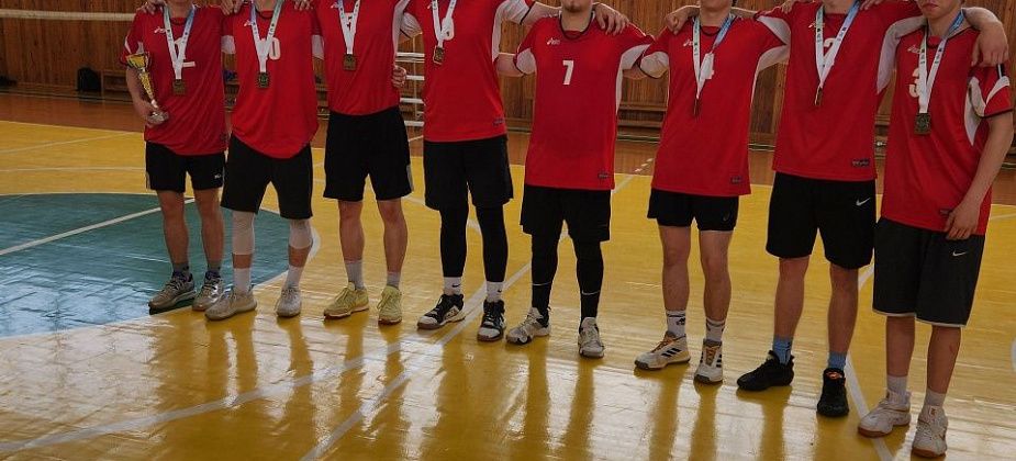 Карпинские волейболисты победили на чемпионате в соседнем городе