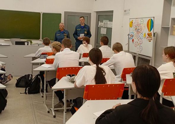 Пожарные провели в карпинских школах уроки ОБЖ