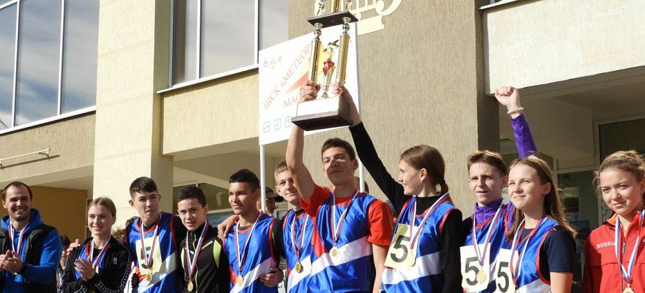Главный кубок в юбилейной эстафете «Юность» забрала школа №5