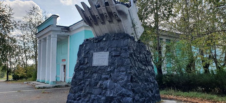 В Карпинске пока не нашлось желающих привести городские памятники в порядок