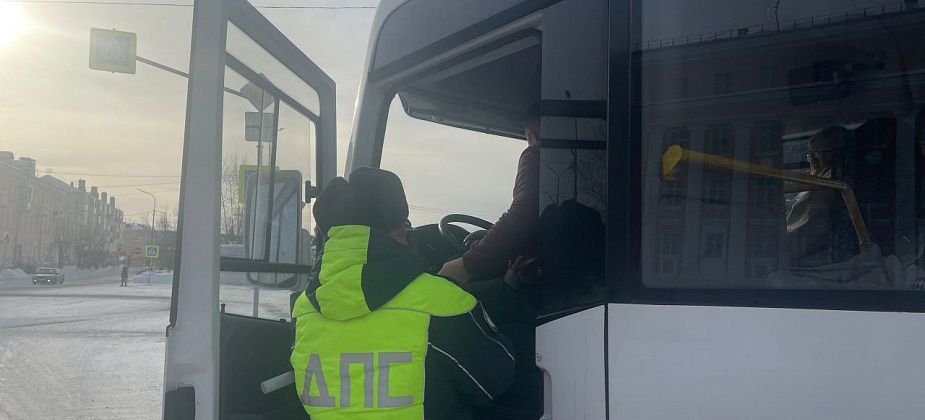Сотрудники ГАИ проверили, как водители автобусов соблюдают ПДД