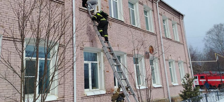 В карпинском филиале «Урал без наркотиков» состоялись противопожарные учения