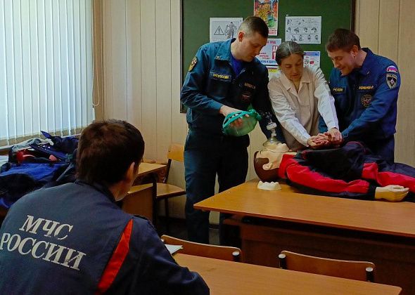 Карпинские спасатели отрабатывали сердечно-легочную реанимацию