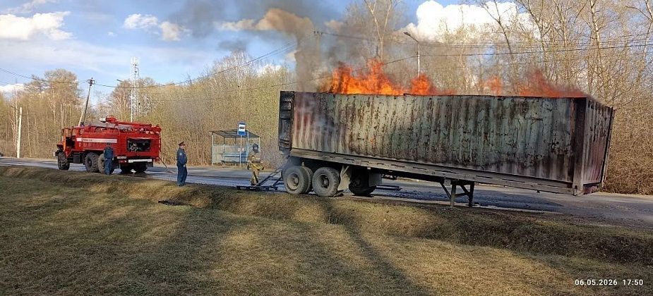 Вчера на Советской в кузове грузовика загорелся мусор