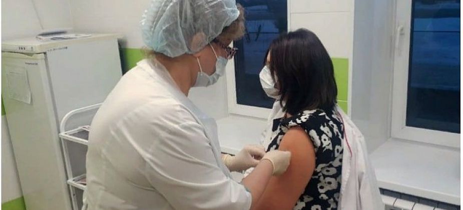 На вакцинацию от COVID-19 записались более ста карпинцев