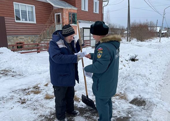 Карпинские пожарные все праздники ходили по частному сектору с беседами о безопасности