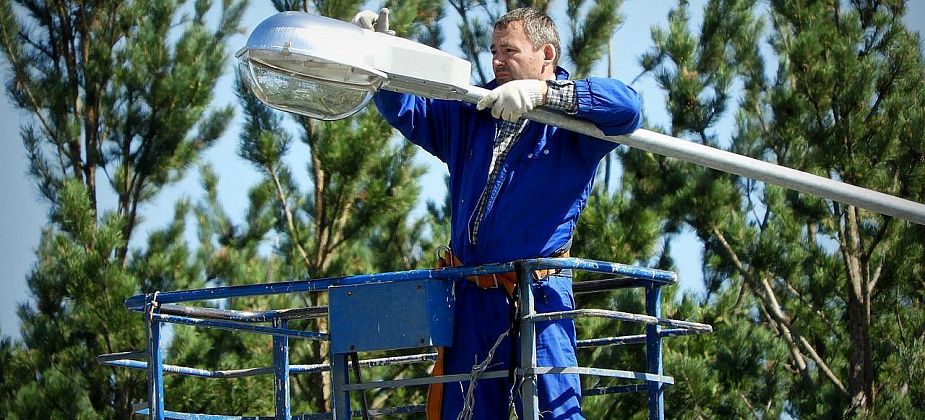На Чайковского и Куйбышева обновили уличное освещение