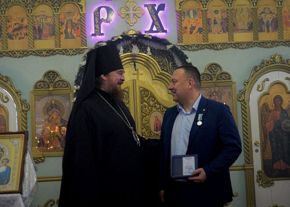 Главу Карпинска наградили медалью Нижнетагильской епархии