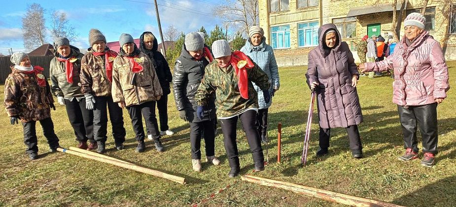 Карпинские пенсионеры приняли участие в городском туристическом слете