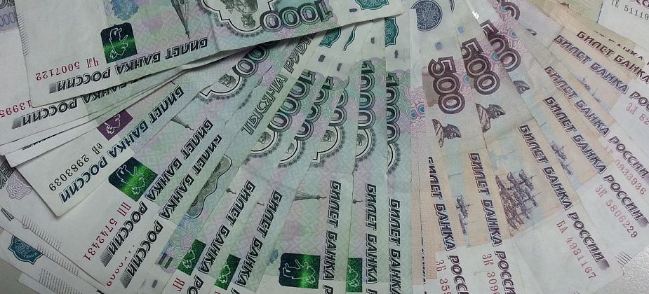 Среднемесячная зарплата на одного работника в Карпинске составила 33 568 рублей