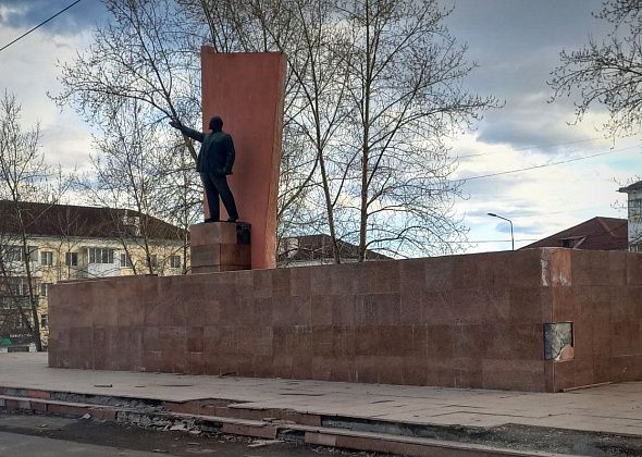 Трибуна больше не нужна: мэр Андрей Клопов рассказал о планах администрации на памятник Ленину