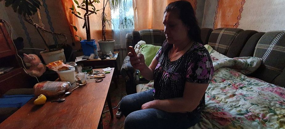 У карпинской матери-одиночки арестовали карту, на которую приходят детские пособия