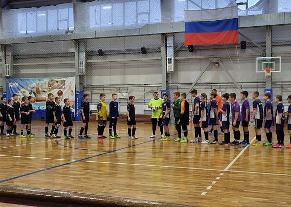 Карпинский «Атлетик» одержал две победы на втором туре окружного первенства по футзалу