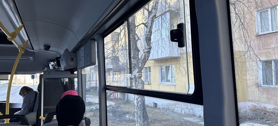 «Нельзя открывать окна!»: в автобусе 100-го маршрута разгорелся конфликт из-за форточки