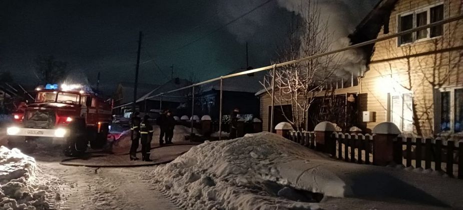 Вчера на Первомайской горели частный дом и баня